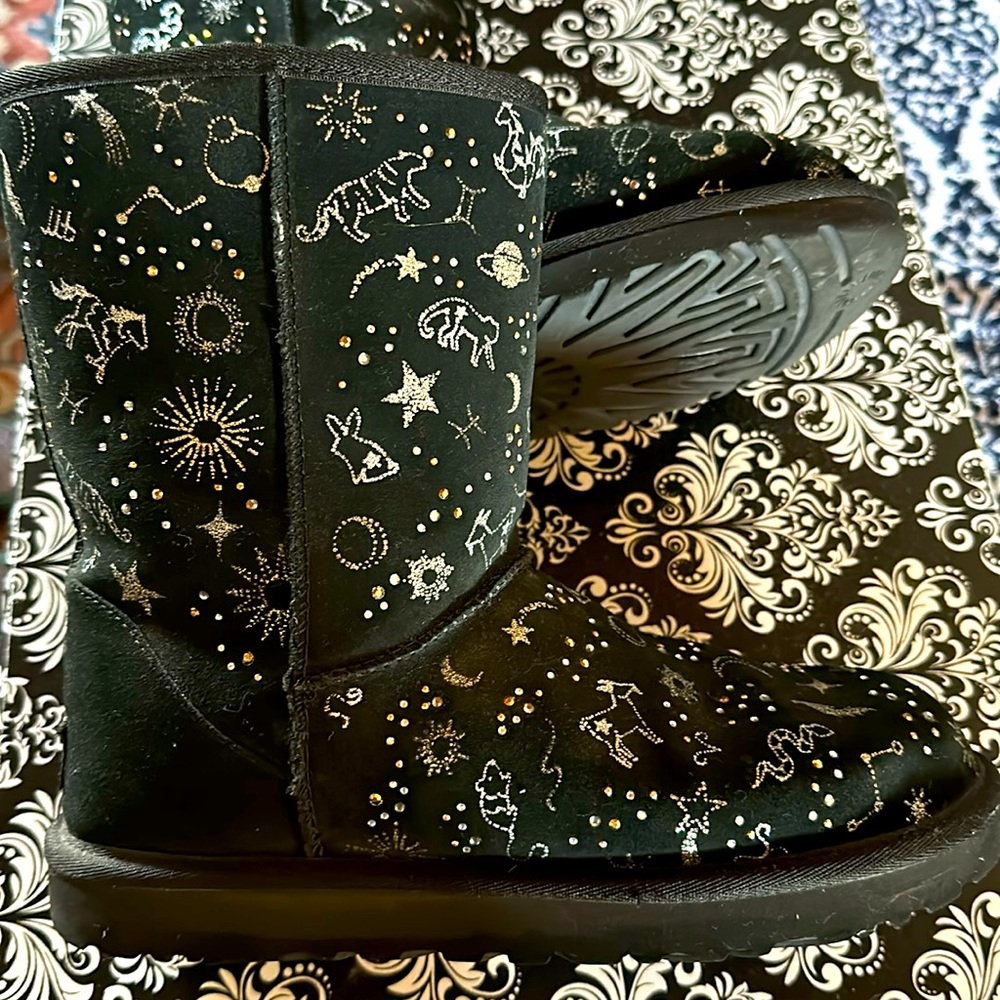 Celestial Uggs *USED* Good Condition
